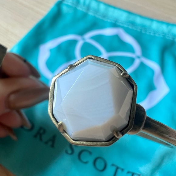 Kendra Scott Brinkley Bracelet Cuff in Antique Brass with White Banded Agate - Picture 6 of 6